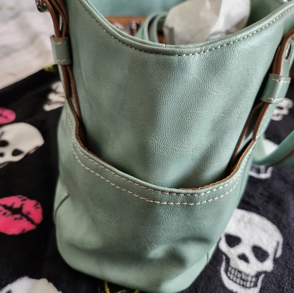 Relic Mint Color Purse. - Picture 3 of 8